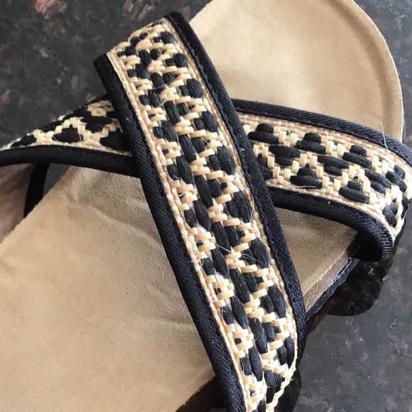 Avon Unisex Comfort Crisscross Printed Sandals Size 9 - Picture 3 of 8